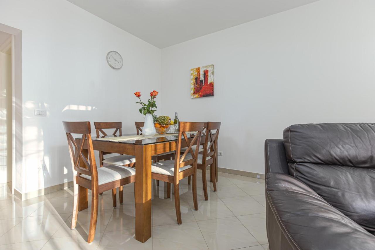 Koraca B4 Apartment Kirmenjak Luaran gambar